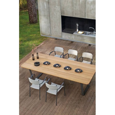 Table de repas rectangulaire pour l'extérieur Air de Manutti - Cadre lave, plateau bois Iroko
