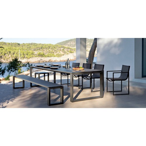 Rectangular outdoor dining table Fuse by Manutti - Lava frame