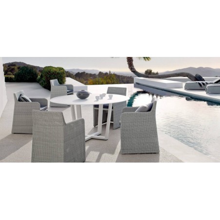 Round outdoor dining table Fuse by Manutti