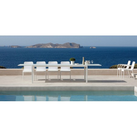 Extendible outdoor dining table Luna by Manutti