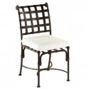Chaise de repas Kross de Sifas - Aluminium forgé noir, coussin d'assise blanc