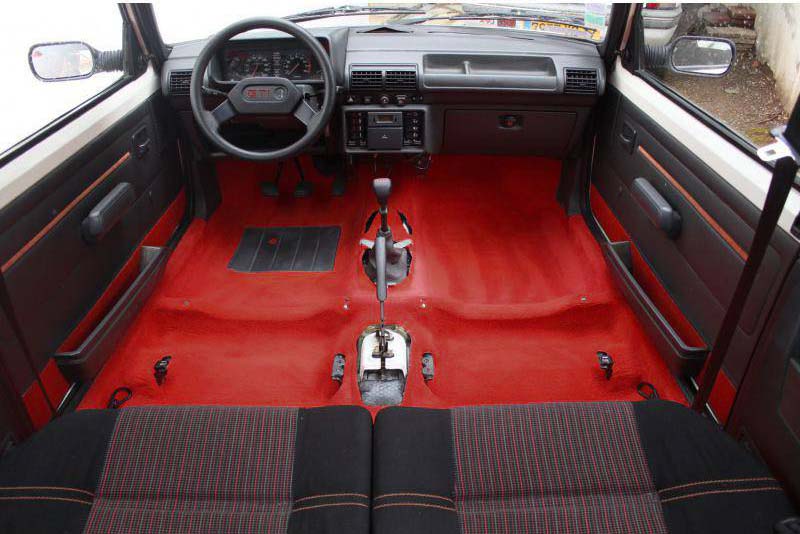 Ensemble moquette rouge pour Peugeot 205 GTI